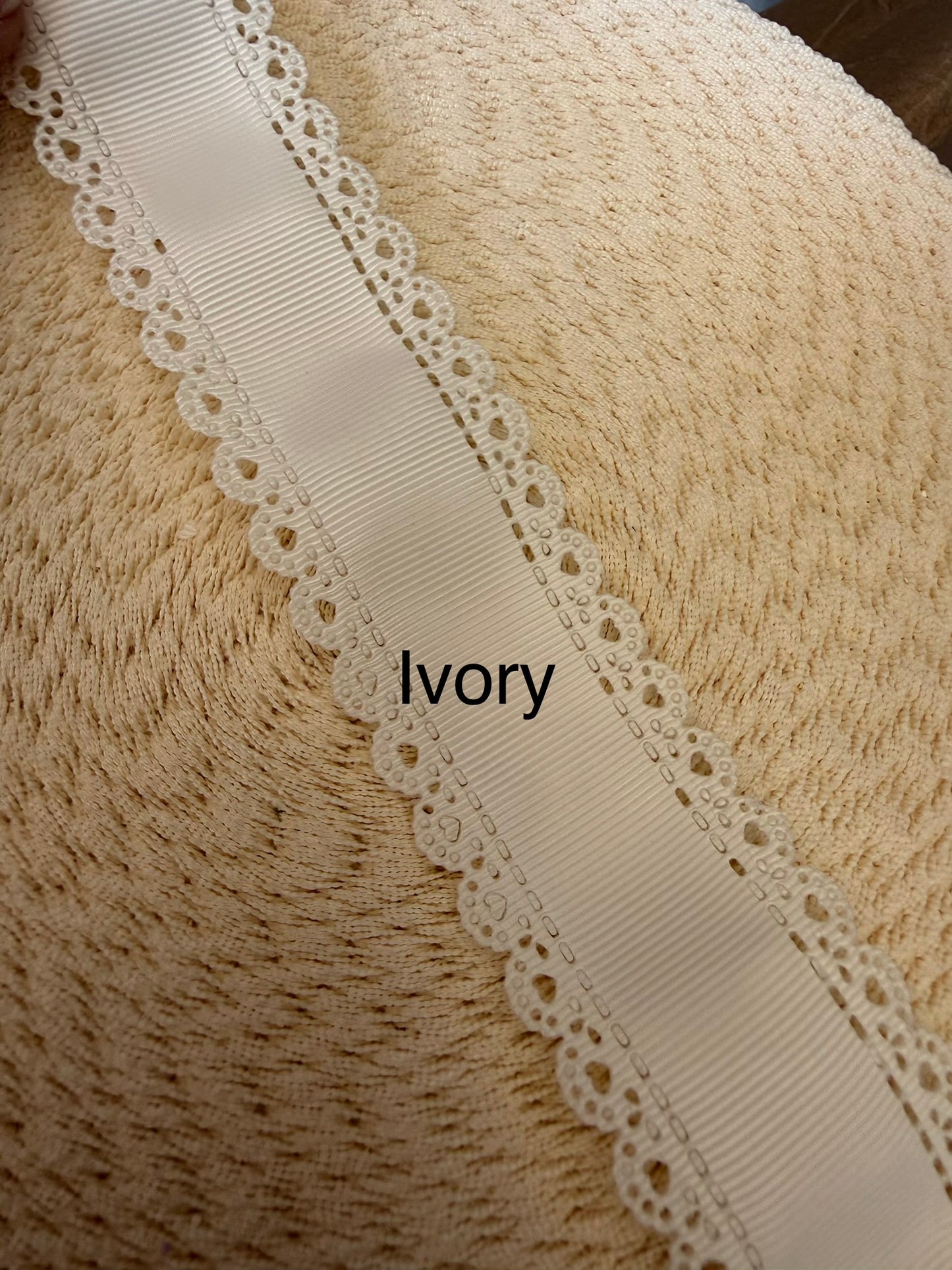 Heart scallop 1.5” grosgrain ribbon
