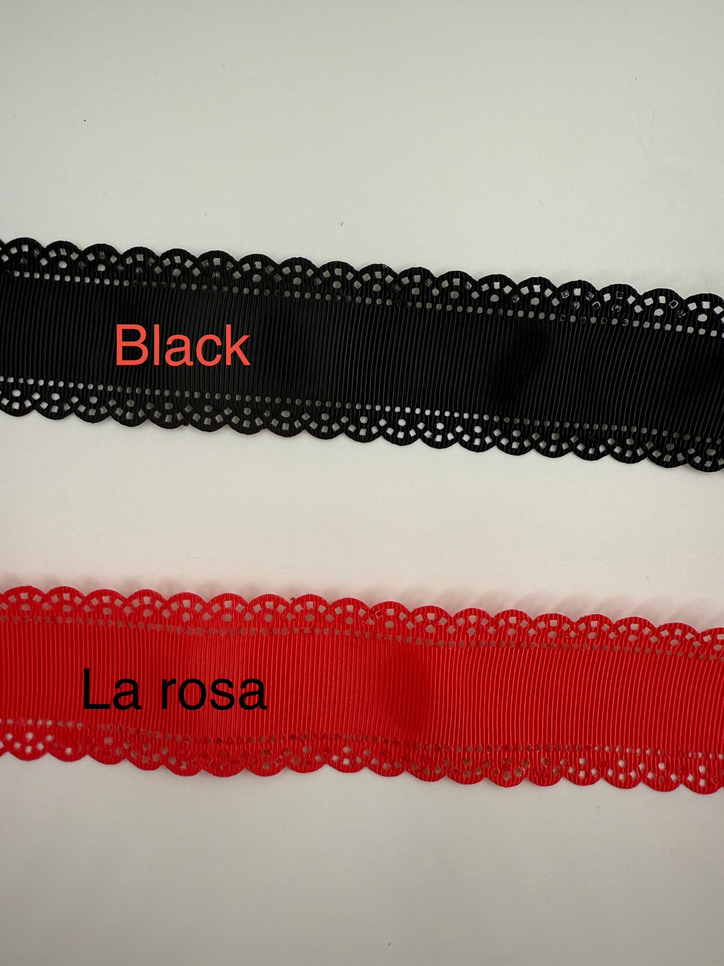Scallop Wavy Edge 1.5”